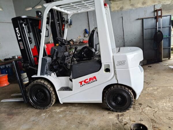 Forklift TCM 2.5 ton FD25C6 Samping